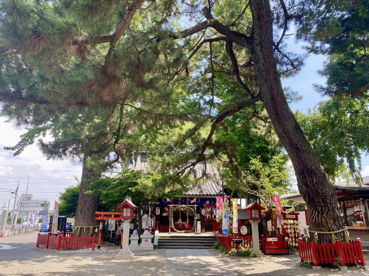 コウノトリが守り神の神社